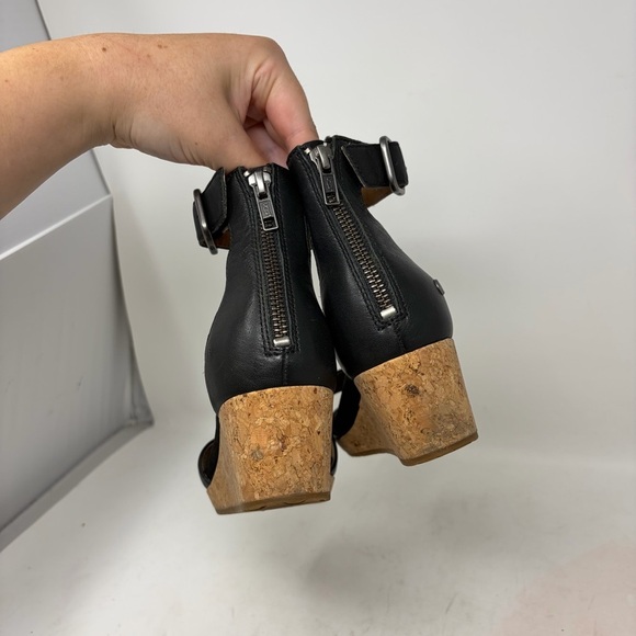 UGG Zoe II Sandal Size 6 - Picture 7 of 13